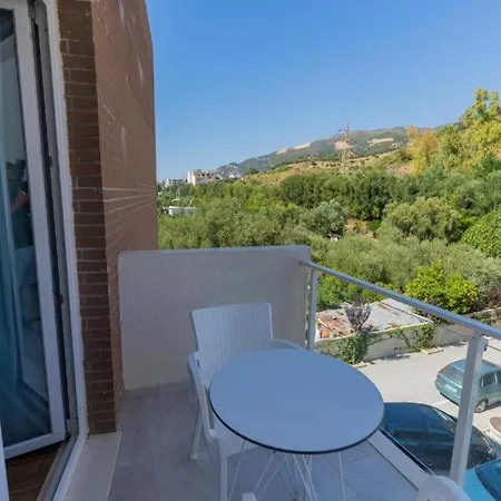 Viroi فندق Radhimë