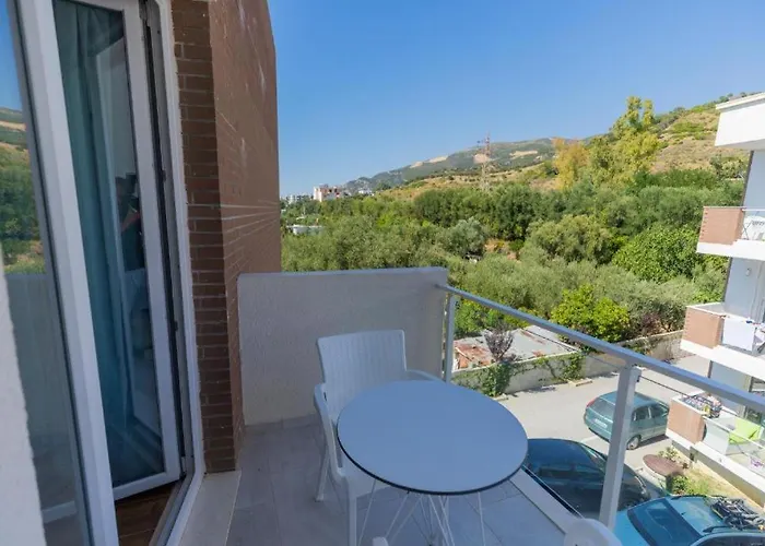 Viroi فندق Radhimë